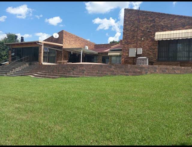 4 BEDROOM HOUSE FOR SALE IN THREE RIVERS EAST
